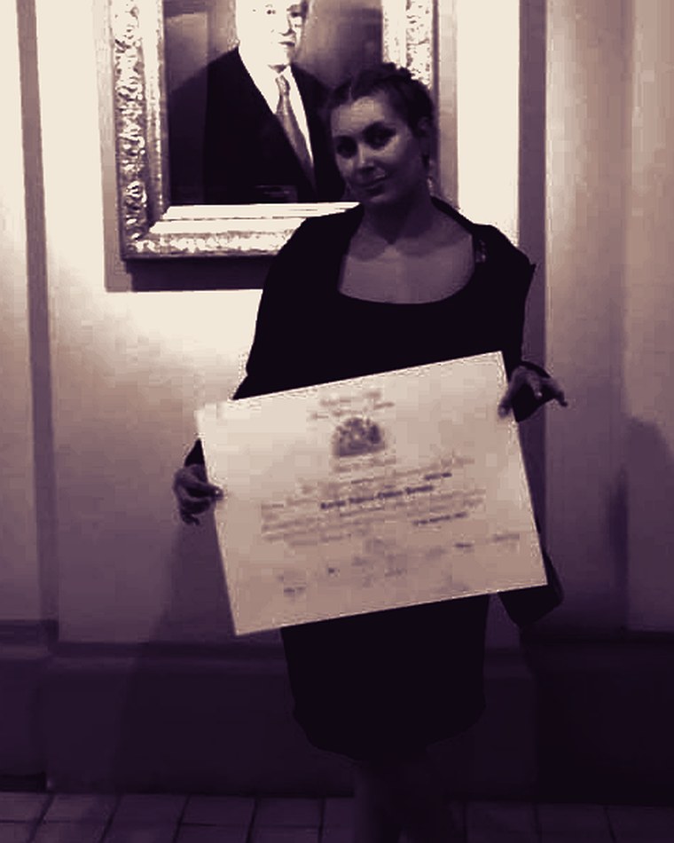 Karina Osorio Rendón, abogada penalista, con su título profesional